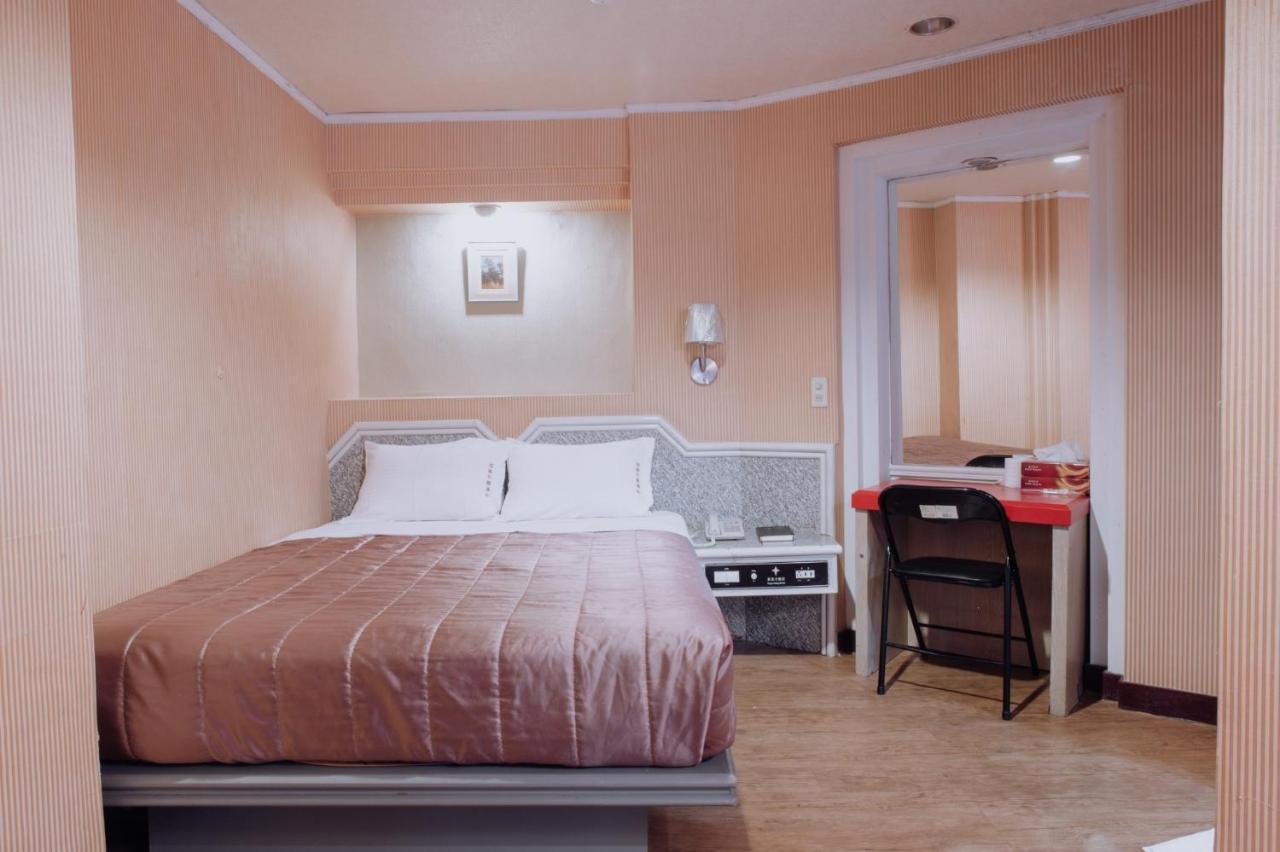 Tong Hsin Hotel Pingtung Εξωτερικό φωτογραφία