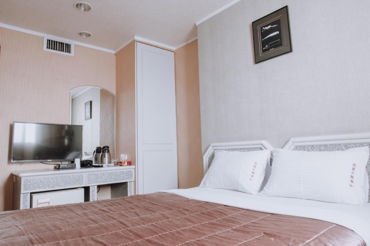 Tong Hsin Hotel Pingtung Εξωτερικό φωτογραφία